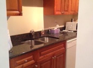 574 Darlington Ln APT 10, Crystal Lake, IL 60014