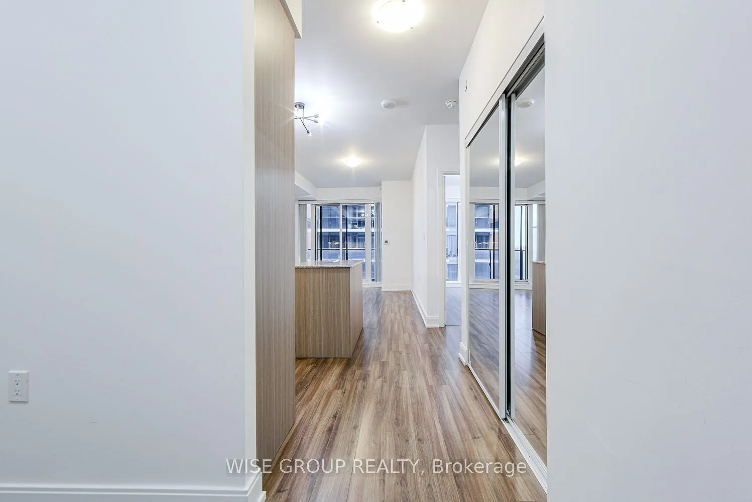 9600 Yonge St — Photo 3