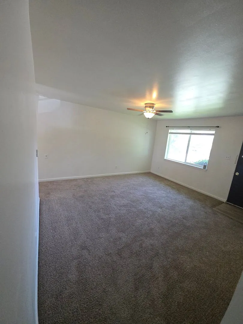 Charming 2 Bed, 1 Bath Apartment - Prime Location! — Photo 3