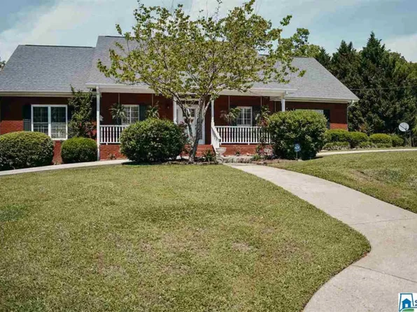 526 Fultonbrook Dr, Fultondale, AL 35068