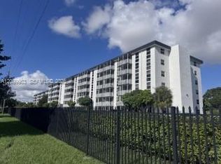 16950 W Dixie Hwy #A635-635, North Miami Beach, FL 33160
