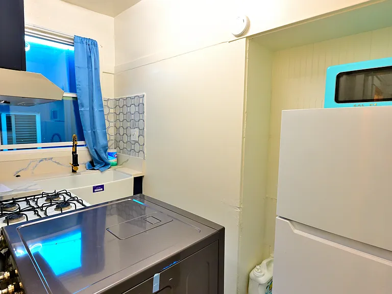 fully upgraded kitchen+ all-in-one laundry machine