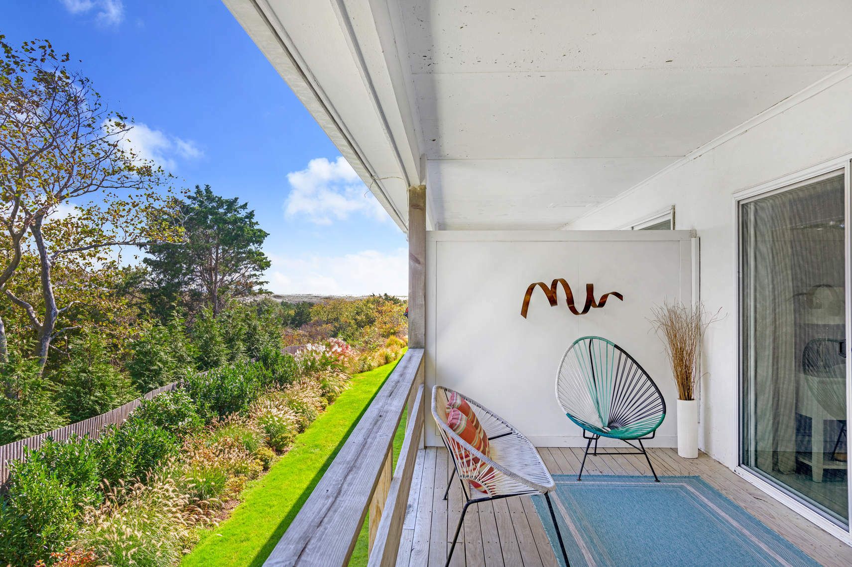 379 Bluff Rd Ocean Dunes, Amagansett, NY 11930 Out East