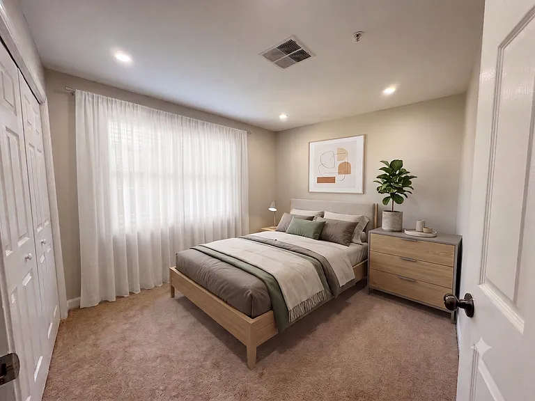 Pondsview Apartments — Photo 33