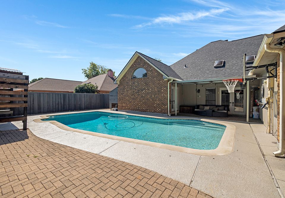 1st image of 901 Green Brook Dr