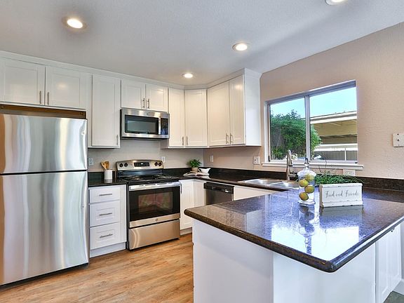 5th image of 415 Velasco Dr