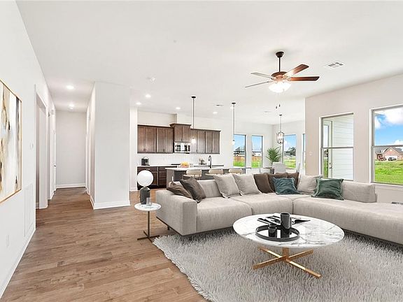 4th image of 11 E Priscilla Ln