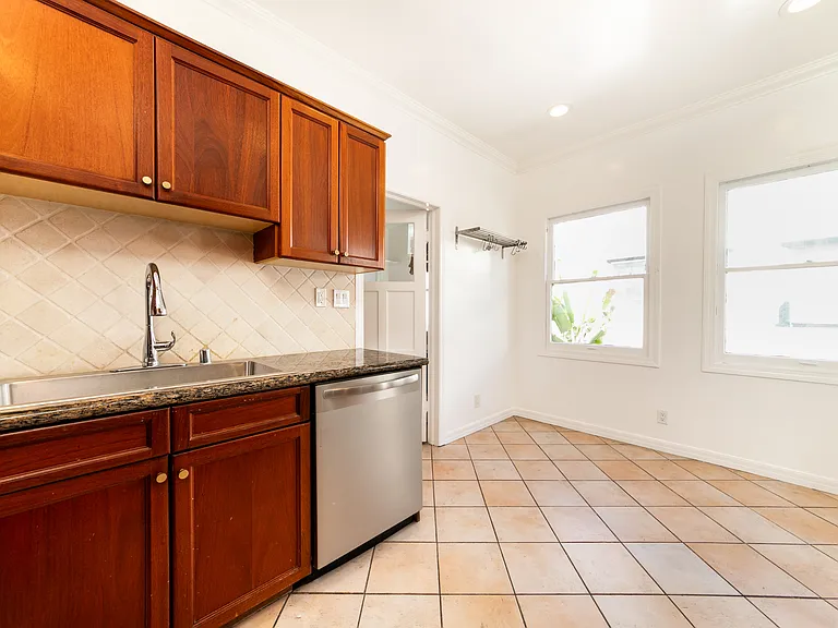 115 N Sycamore Ave — Photo 16