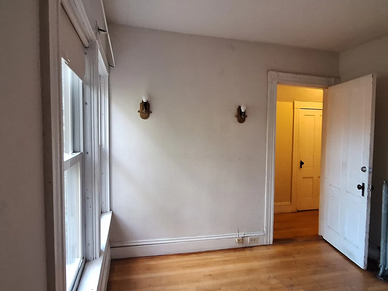 3 bed, 1200 sqft, $750 — Photo 2