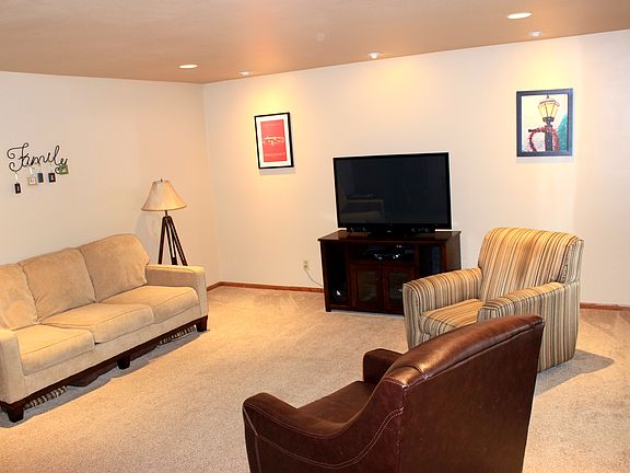2nd image of 152 Laurel Dr N