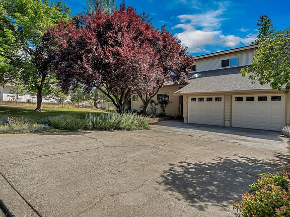 4th image of 734 Meadowlark Ln