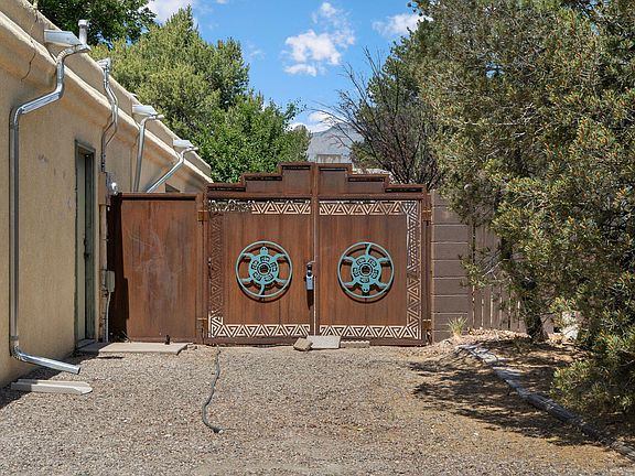 5th image of 9209 Layton Ave NE