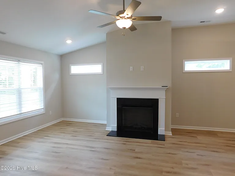 710 N B St — Photo 6