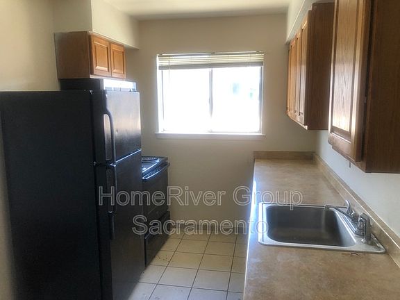 3rd image of 310 Fairbanks Ave APT 3