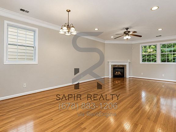 2nd image of 138 Richmond St SE