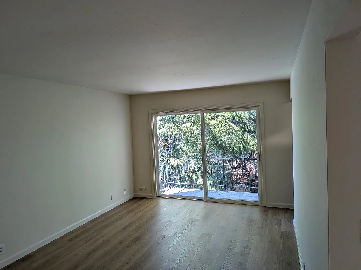 2 bed, 900 sqft, $2,900 — Photo 4