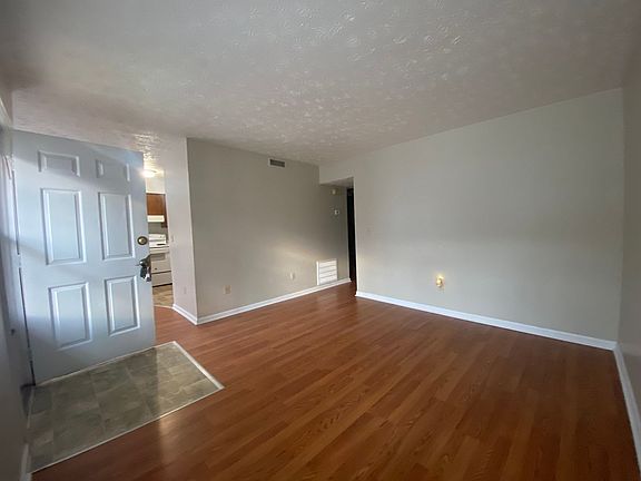 4th image of 1109 Woodlawn Dr #1
