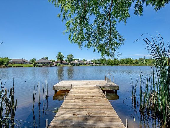 5th image of 2933 E Lake Dr