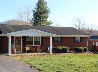 85 7th St, Grayson, KY 41143