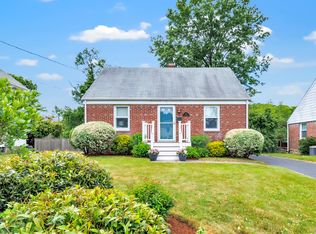 129 School St, Fairfield, CT 06824