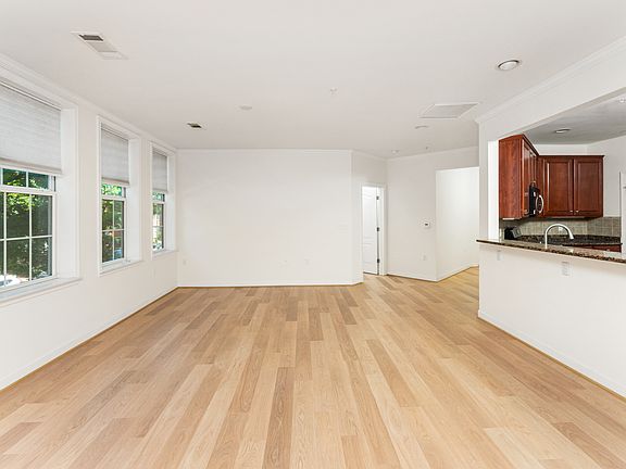 5th image of 400 Cameron Station Blvd APT 102