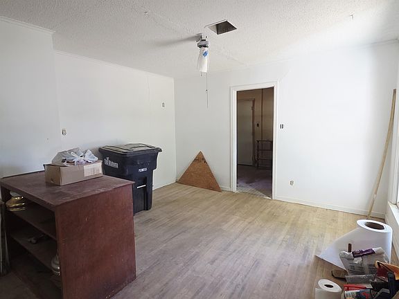 3rd image of 1209 E Elm Ave