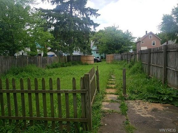 3rd image of 1858 Willow Ave