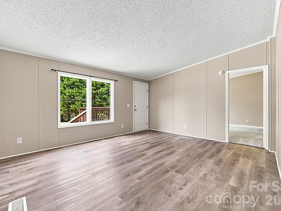 4th image of 128 Craver Ln