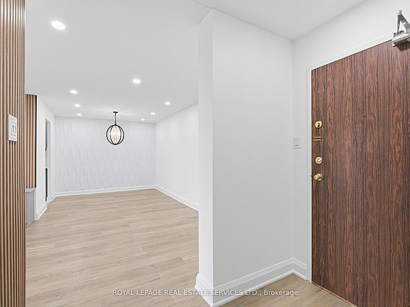 5th image of 18 Knightsbridge Rd #2605