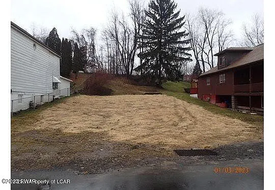 425 1st St photo 1