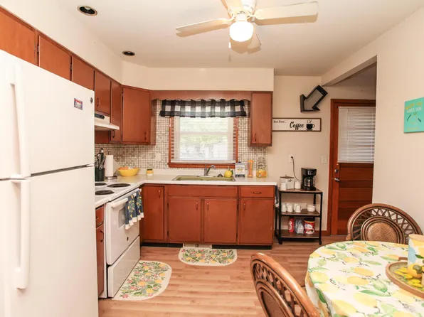 1026 N Jefferson St #A, Lincoln, IL 62656