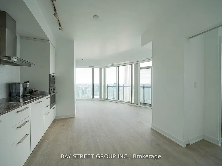 12 York St #5607 — Photo 8