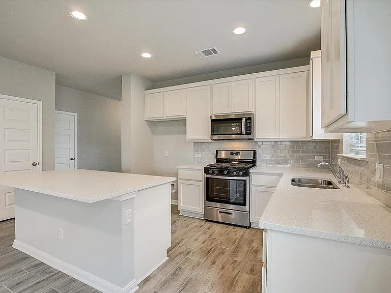108 Peruvian Ln — Photo 11