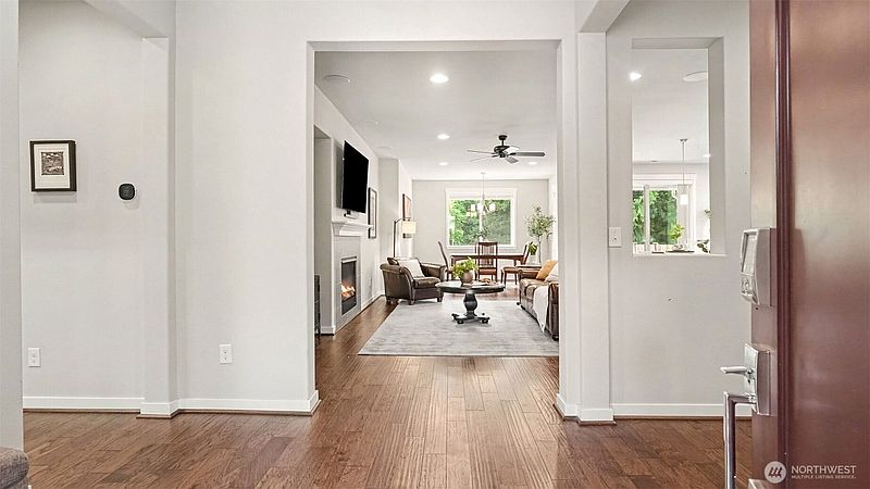 3rd image of 5015 327th Avenue NE