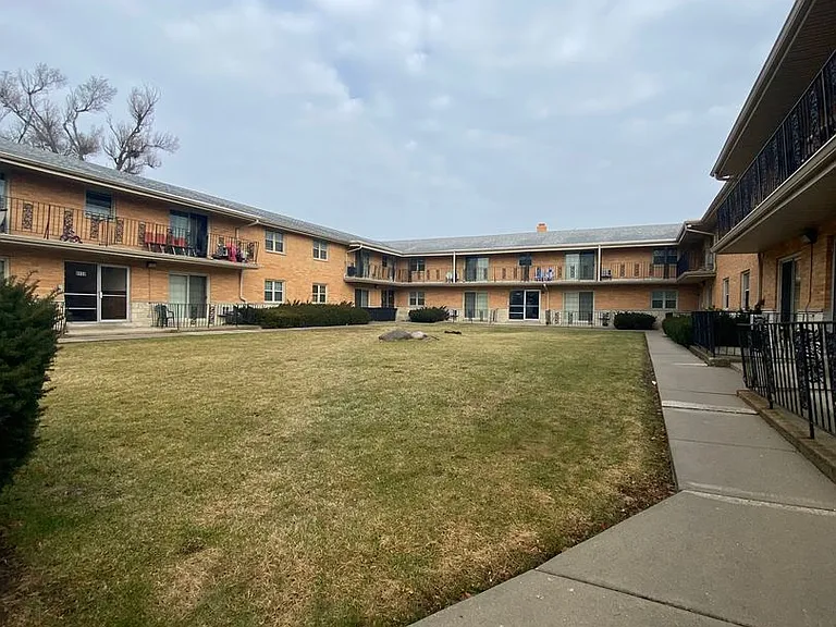 8552 W Appleton Ave — Photo 2