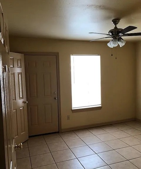 901 W Caffery Ave #6 — Photo 11