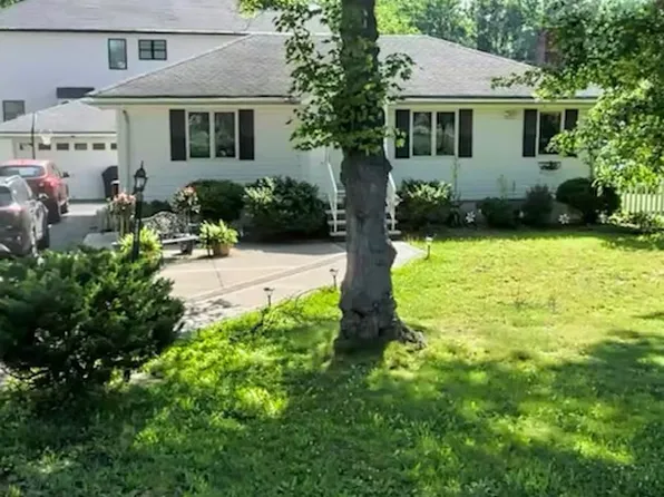 283 Sharrott Avenue image 1 of 3