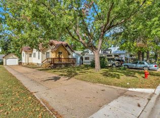 821 SW Macvicar Ave, Topeka, KS 66606