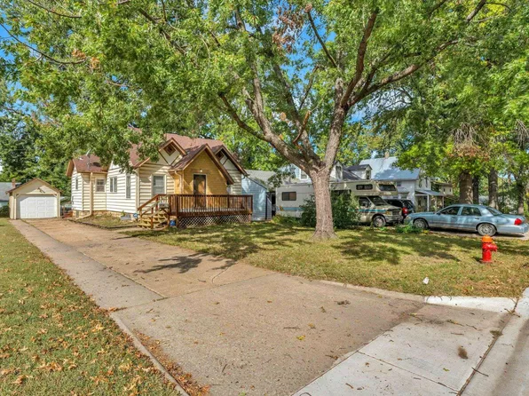 821 SW Macvicar Ave, Topeka, KS 66606