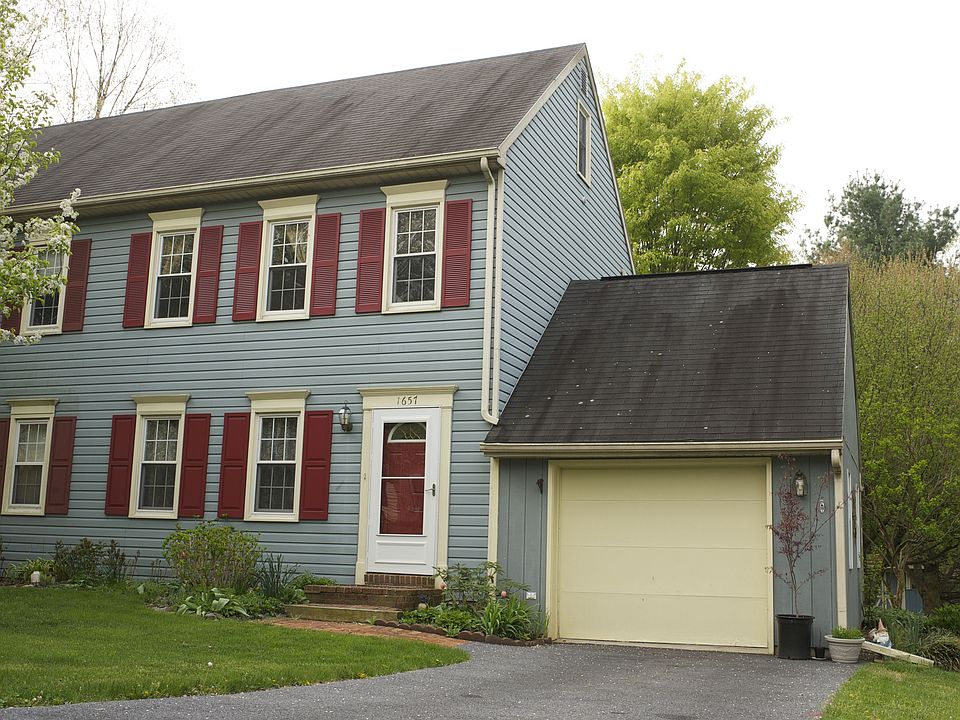 2 1/2 Story Semi-Detached