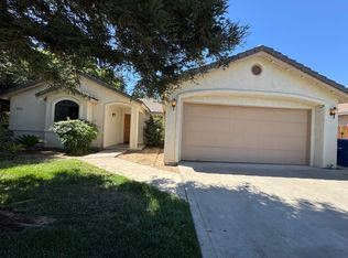 2215 Oak St, Selma, CA 93662