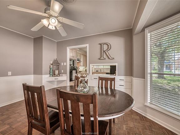 5th image of 1100 Pershing Dr