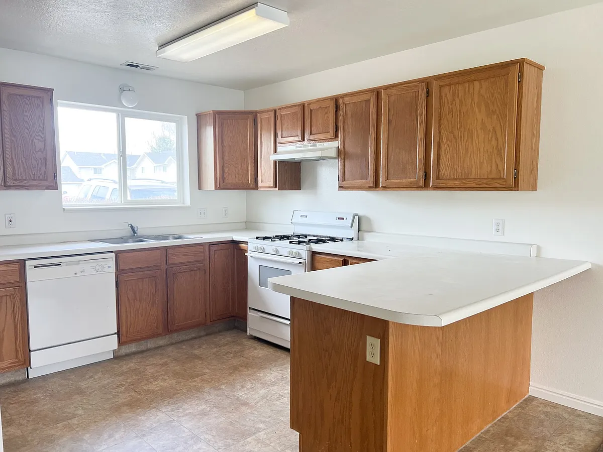 Unit Photo - 12 Fairway Ln #1