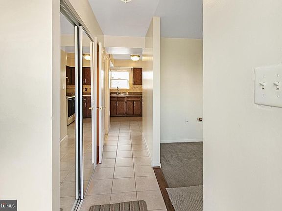 3rd image of 914 Nadine Ct