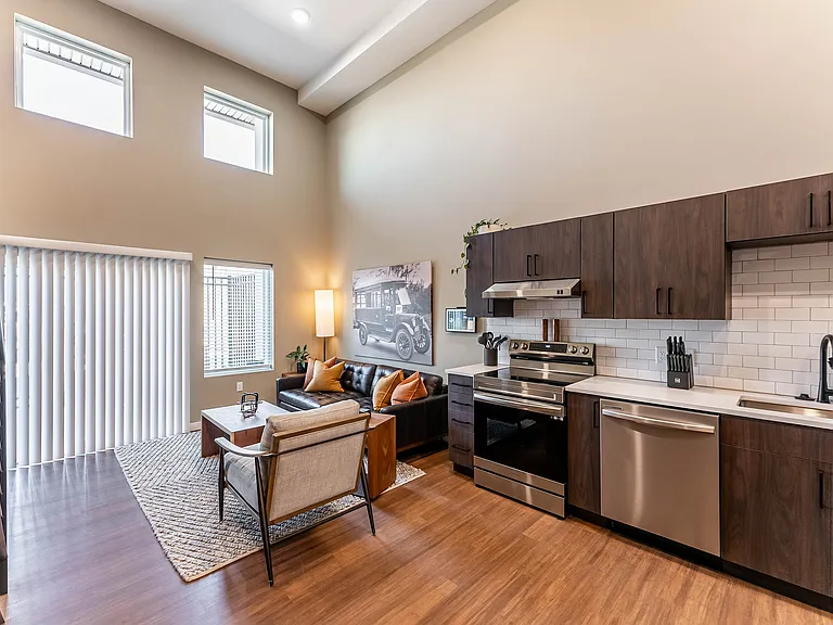 1364 E Battlefield Rd — Photo 99