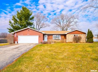 3125 Edgewater Dr, Pekin, IL 61554