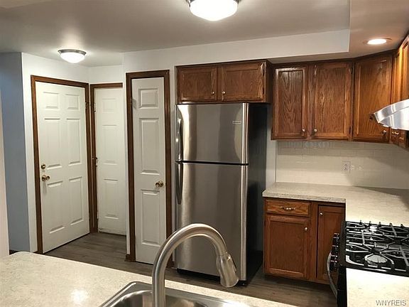 5th image of 54 Hillcrest Hts