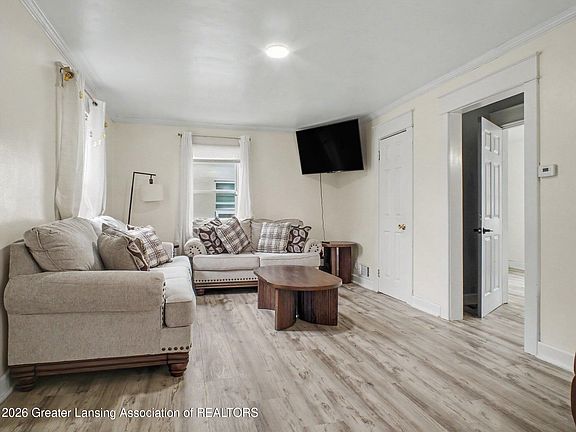 5th image of 518 Maplehill Ave