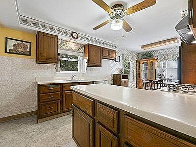 2nd image of 11016 Hillhurst Ln