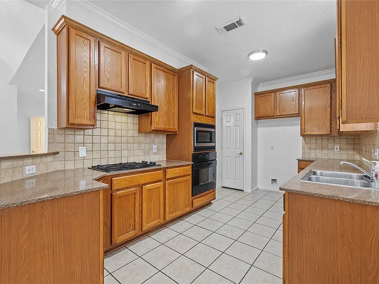 2106 Hawks Rd — Photo 9